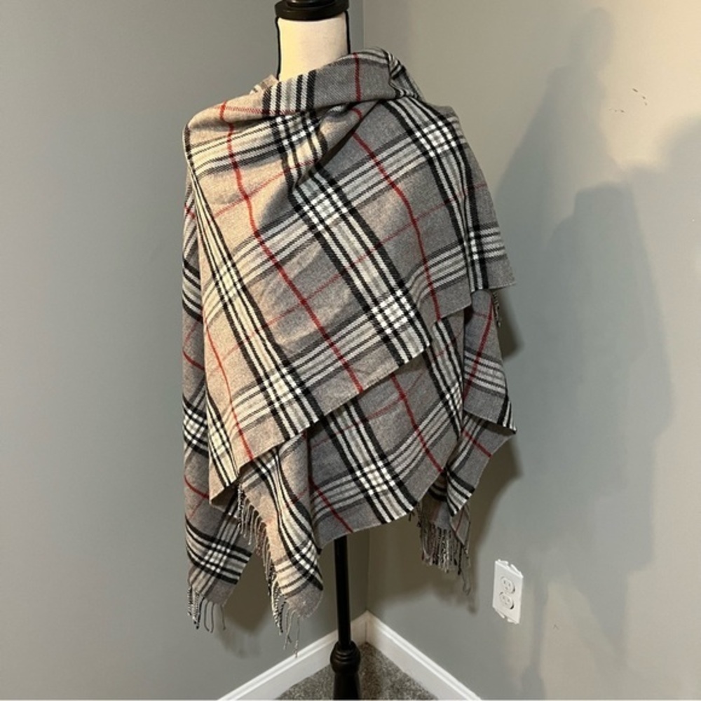 V.FRAAS One‎ Size Soft Lightweight Fringed Ruana Shape Wrap